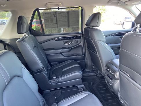 Used 2025 Honda Pilot EX-L image 24