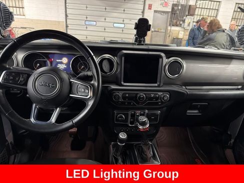 Used 2018 Jeep Wrangler Unlimited Sahara image 14
