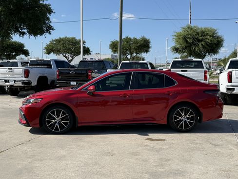 Used 2024 Toyota Camry SE FWD image 8