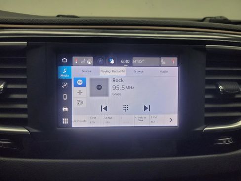 Used 2023 Chrysler Voyager LX image 25