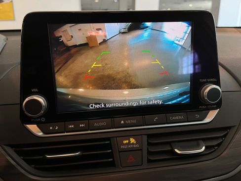 Used 2025 Nissan Altima 2.5 SV image 23