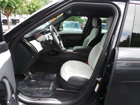 Used 2025 Land Rover Range Rover Sport Dynamic SE AWD/4WD image 27