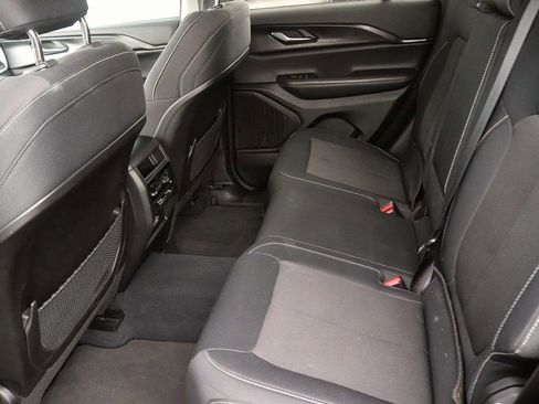 Used 2023 Jeep Grand Cherokee Laredo image 14