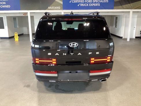 Used 2025 Hyundai Santa Fe Limited image 4