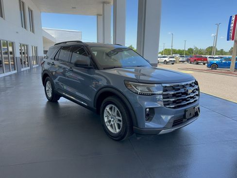 Certified 2025 Ford Explorer Active w/ Active Comfort Package RWD image 4