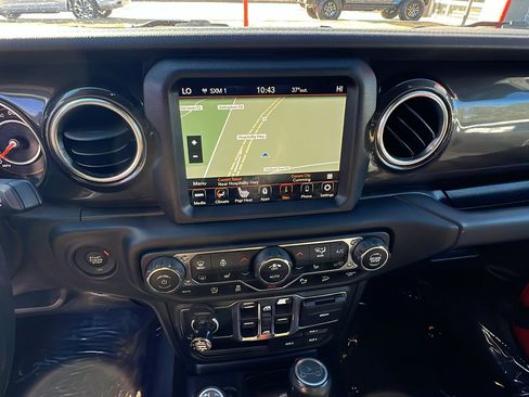 Used 2019 Jeep Wrangler Unlimited Sahara image 31