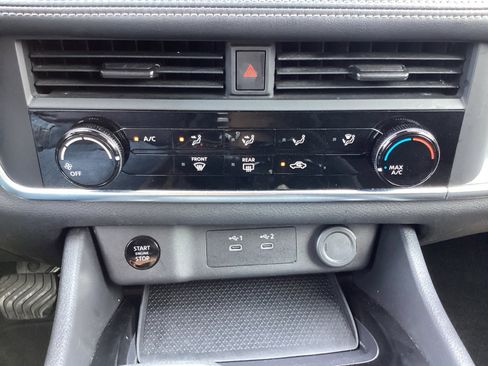 Used 2024 Nissan Rogue S FWD image 21