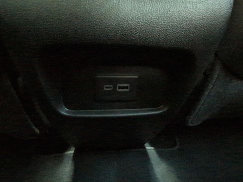 New 2025 Cadillac XT5 Luxury image 17