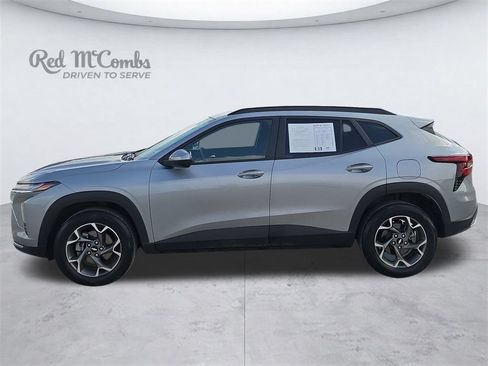 Used 2024 Chevrolet Trax LT w/ Driver Confidence Package FWD image 2