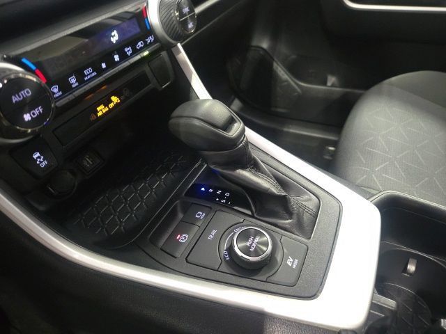 Used 2025 Toyota RAV4 XLE AWD/4WD image 16
