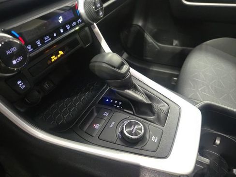 Used 2025 Toyota RAV4 XLE AWD/4WD image 16
