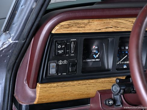 Used 1991 Jeep Grand Wagoneer image 35