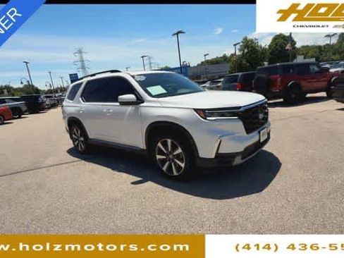 Used 2025 Honda Pilot Touring image 2