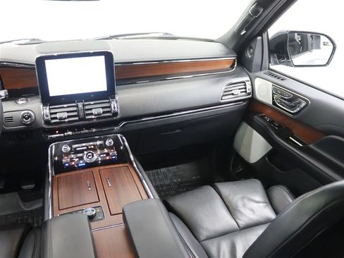 Used 2020 Lincoln Navigator L Reserve w/ Luxury Package image 21