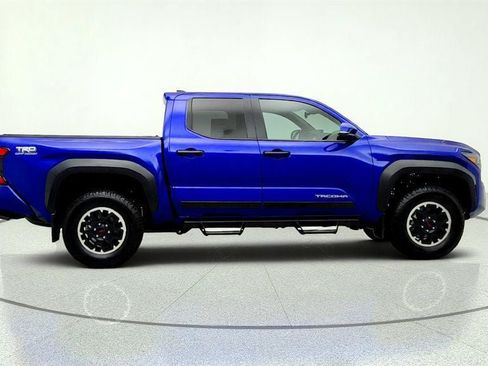 Used 2024 Toyota Tacoma TRD Off-Road w/ TRD Off Road Upgrade Package AWD/4WD image 4