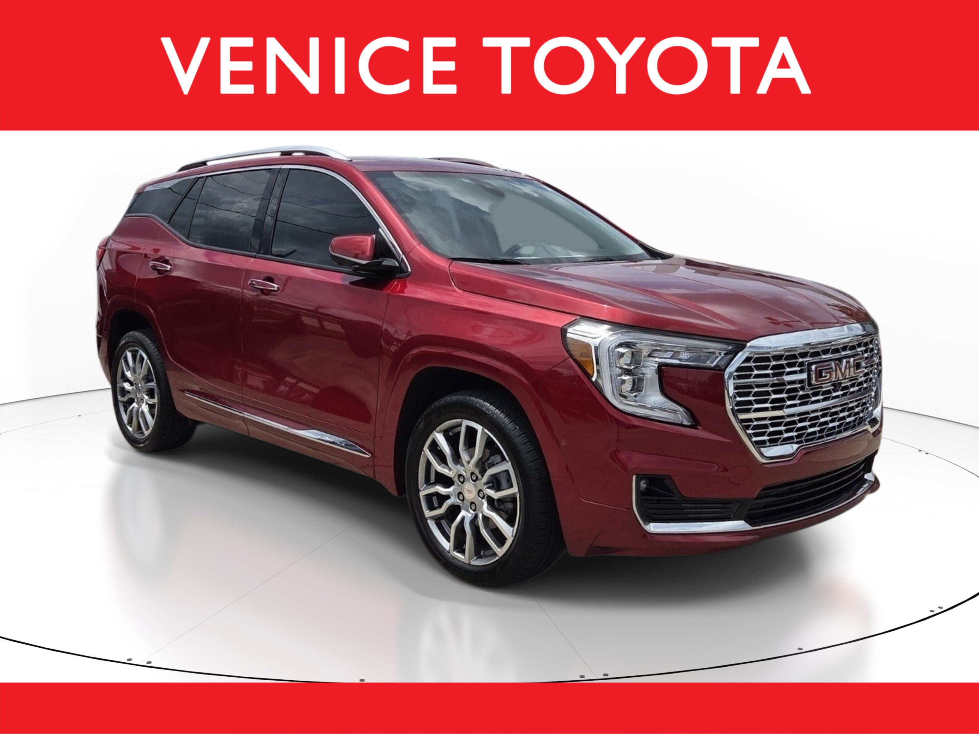 Used 2024 GMC Terrain Denali w/ Denali Premium Package AWD/4WD image 1
