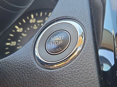 Used 2019 Nissan Rogue Sport SL w/ Premium Package image 26