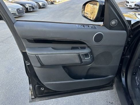 Used 2019 Land Rover Discovery SE image 13