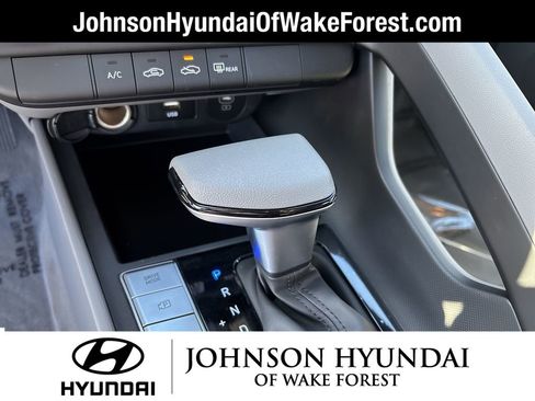 Certified 2025 Hyundai Elantra SE image 15