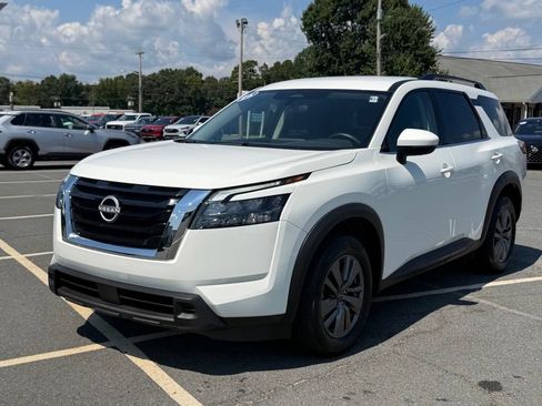 Used 2025 Nissan Pathfinder SV AWD/4WD image 9