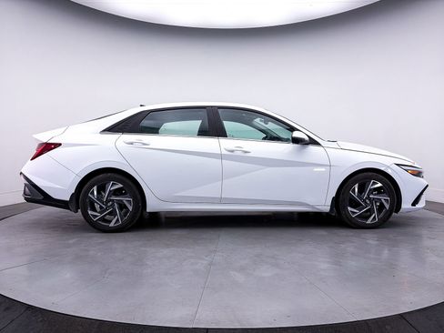 Used 2024 Hyundai Elantra Limited FWD image 42