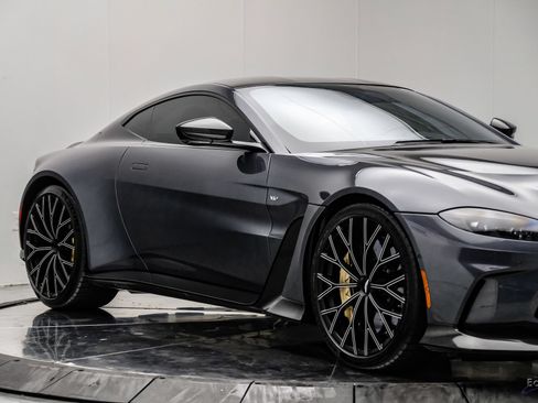 Used 2023 Aston Martin V12 Vantage RWD image 31