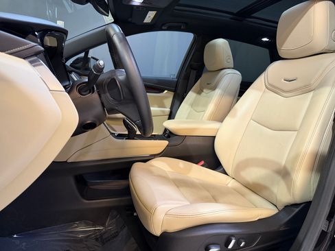 Used 2019 Cadillac XT5 Premium Luxury w/ Driver Assist Package FWD image 5