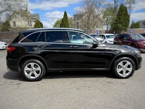 Used 2017 Mercedes-Benz GLC 300 4MATIC image 4