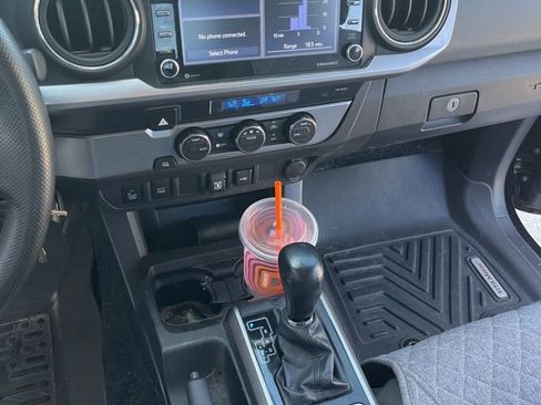 Used 2022 Toyota Tacoma SR5 w/ Technology Package image 18