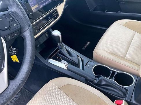 Used 2017 Toyota Corolla LE FWD image 17
