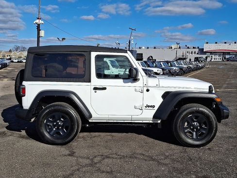 Used 2023 Jeep Wrangler Sport image 7