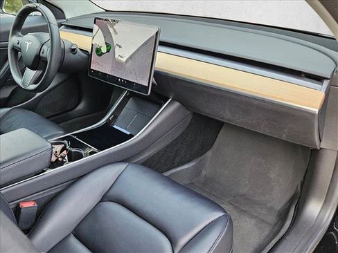 Used 2020 Tesla Model 3 Standard Range Plus image 23