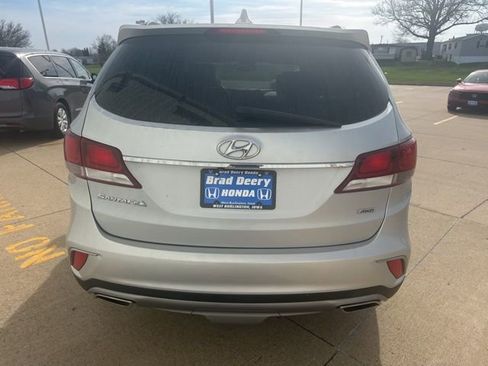 Used 2017 Hyundai Santa Fe SE image 6