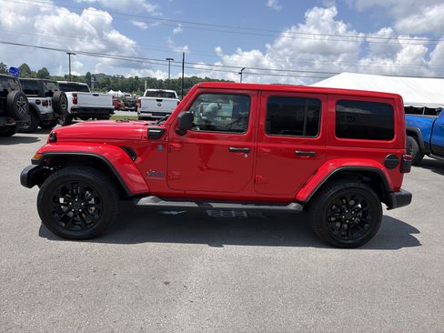 Used 2025 Jeep Wrangler Unlimited Sahara AWD/4WD image 10