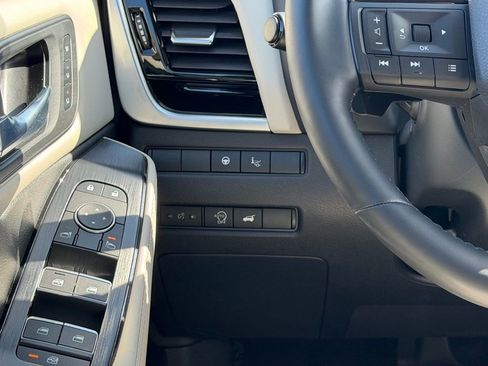 Used 2025 Nissan Rogue SL w/ Tech Package AWD/4WD image 34