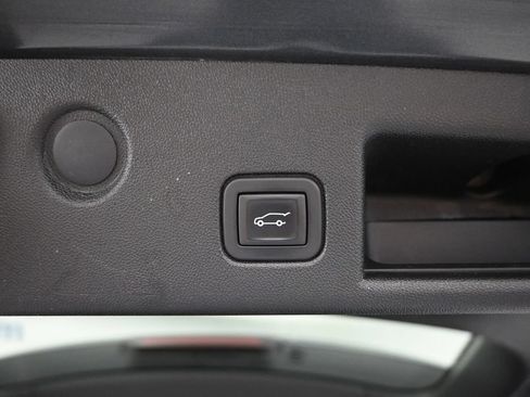 Used 2021 Chevrolet Equinox Premier AWD/4WD image 12