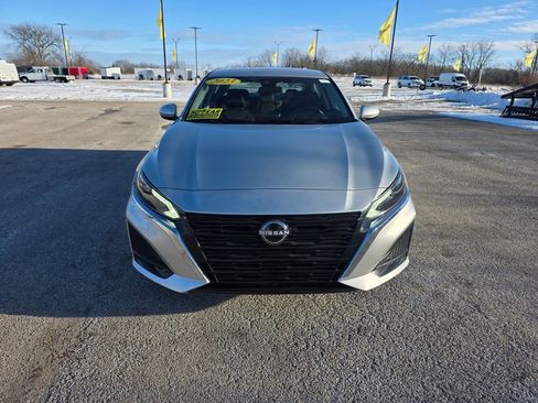 Used 2023 Nissan Altima 2.5 SV image 3