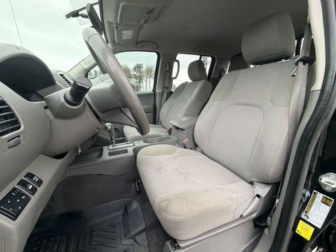 Used 2019 Nissan Frontier SV image 16