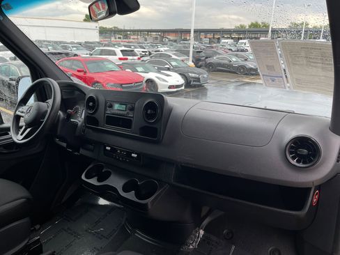 Used 2020 Mercedes-Benz Sprinter 2500 image 15