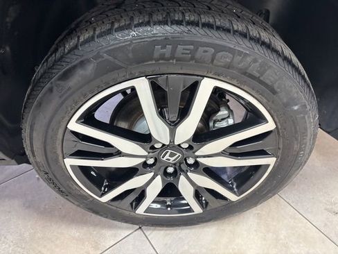 Used 2021 Honda Pilot Touring image 10
