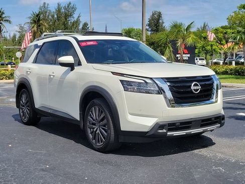 Used 2024 Nissan Pathfinder SL w/ SL Premium Package FWD image 3