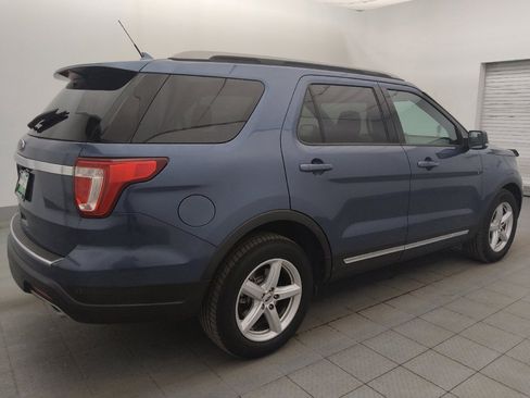 Used 2018 Ford Explorer XLT w/ Equipment Group 202A FWD image 10