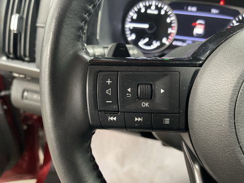 Used 2023 Nissan Pathfinder SL w/ Black Appearance Package image 15