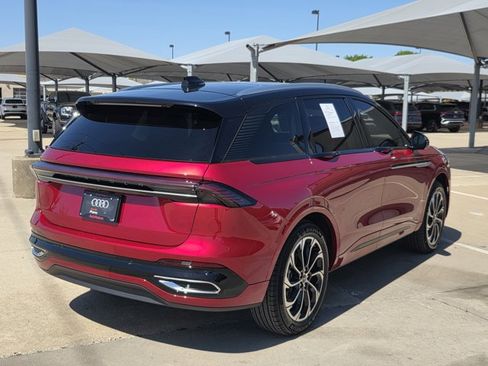 Used 2025 Lincoln Nautilus Reserve image 5