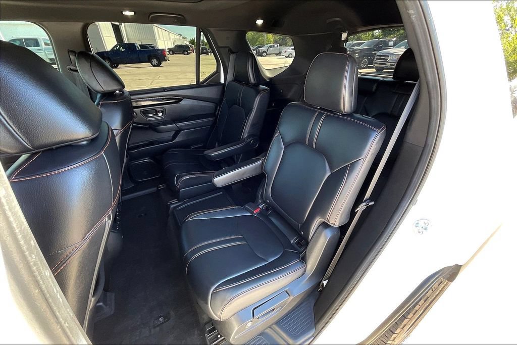 Used 2025 Honda Pilot TrailSport image 6