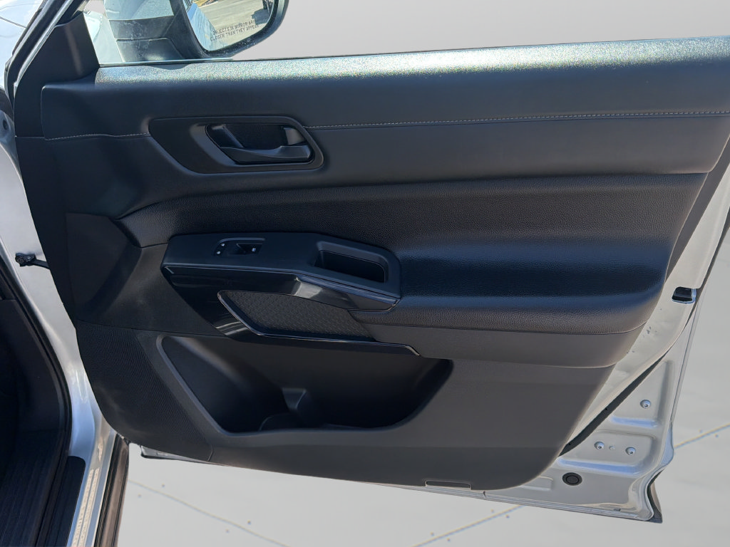 Used 2024 Nissan Pathfinder SV FWD image 9