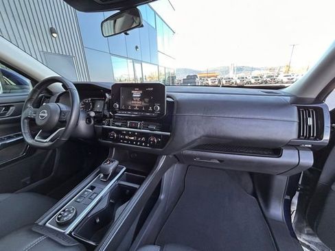 Used 2024 Nissan Pathfinder SV image 28