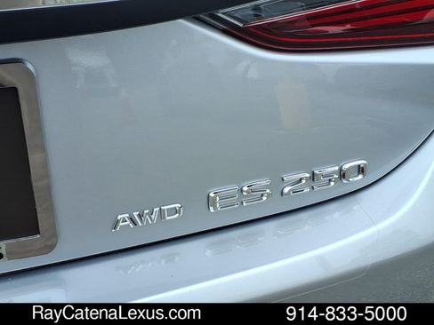 Certified 2024 Lexus ES 250 w/ Premium Package AWD/4WD image 17