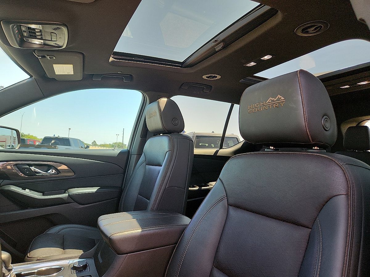 Used 2023 Chevrolet Traverse High Country AWD/4WD image 7