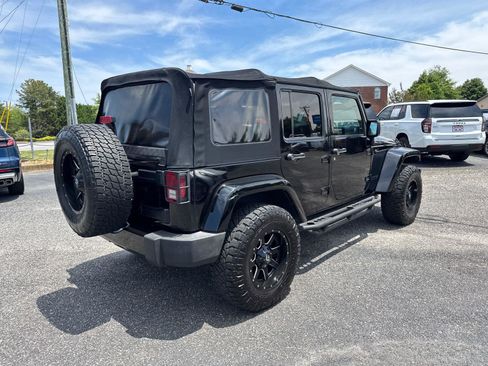 Used 2018 Jeep Wrangler Unlimited Sahara AWD/4WD image 5